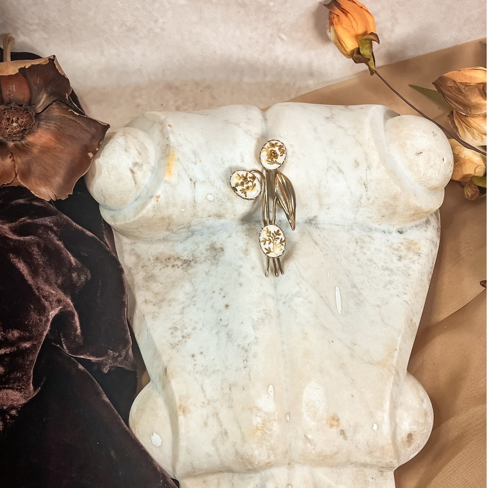 Hand Painted‎ Vintage Gold Tone Brooch